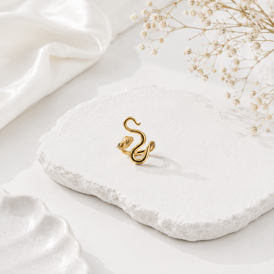 Snake curve rings